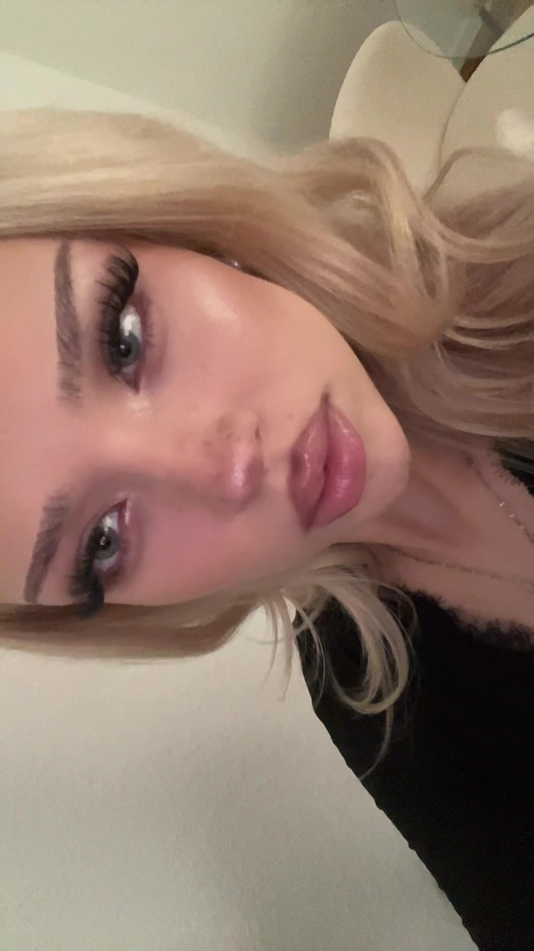 @аня