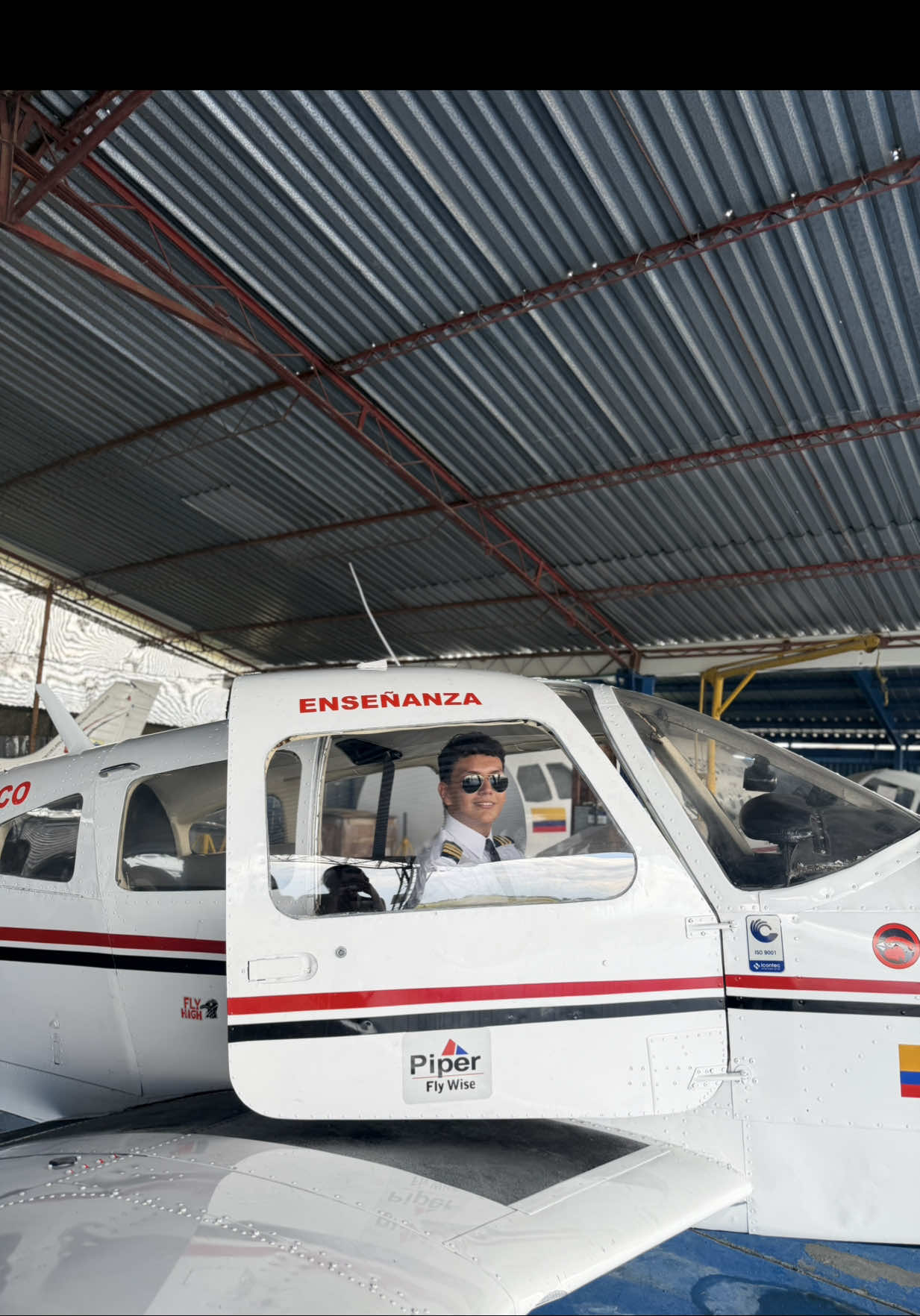 @Escuela de Aviación