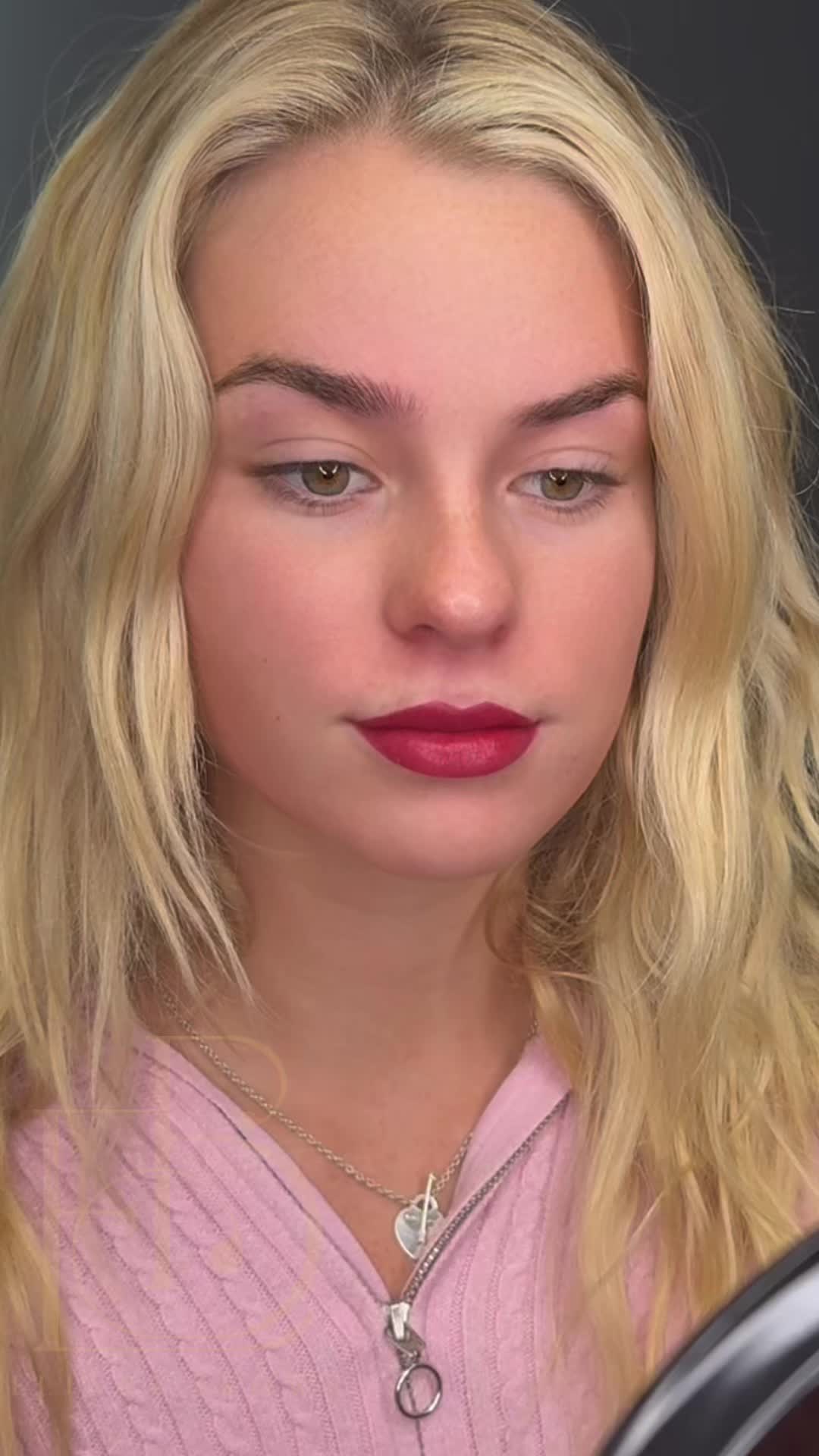 @Elinaa.brows