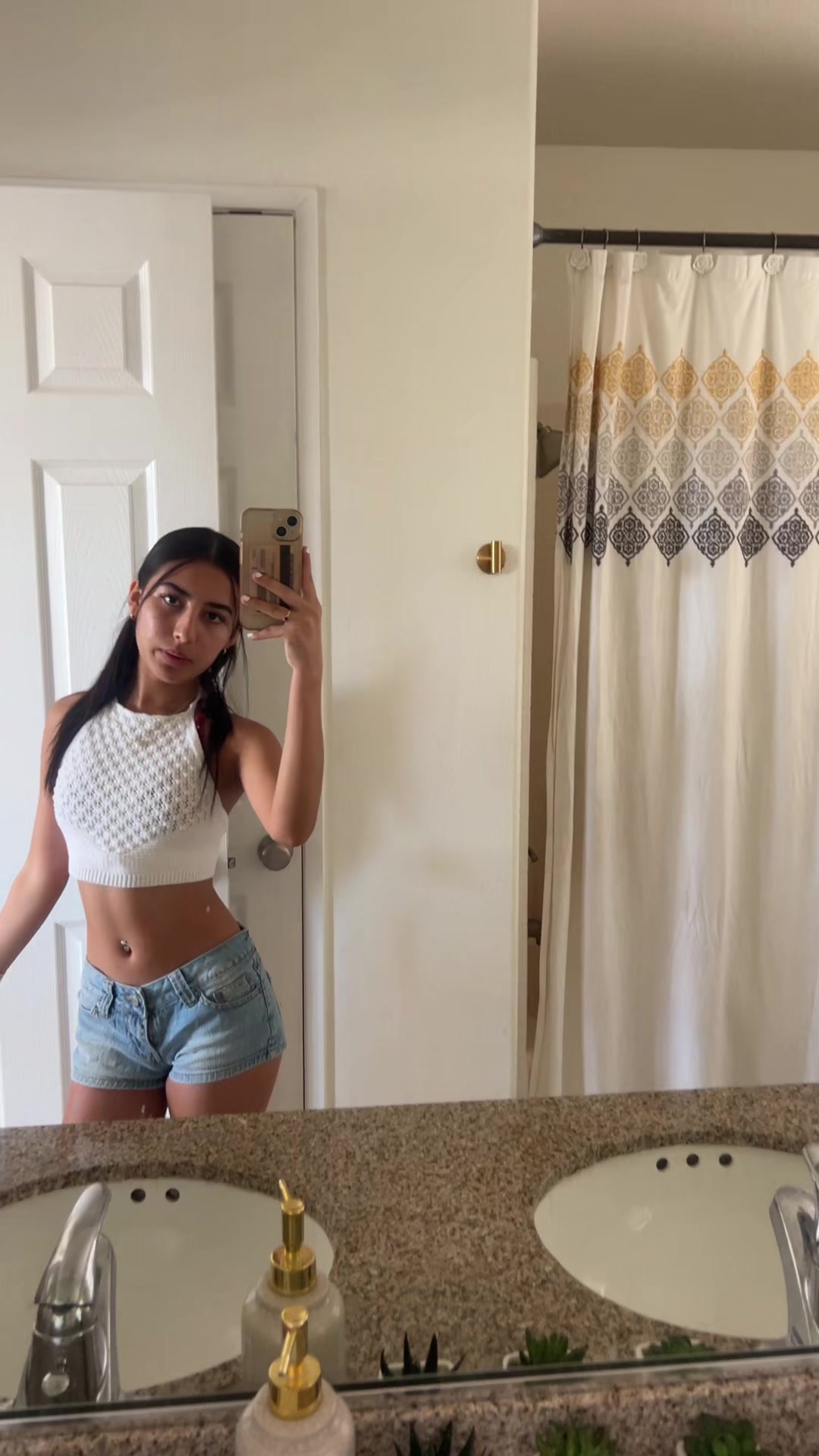 @️