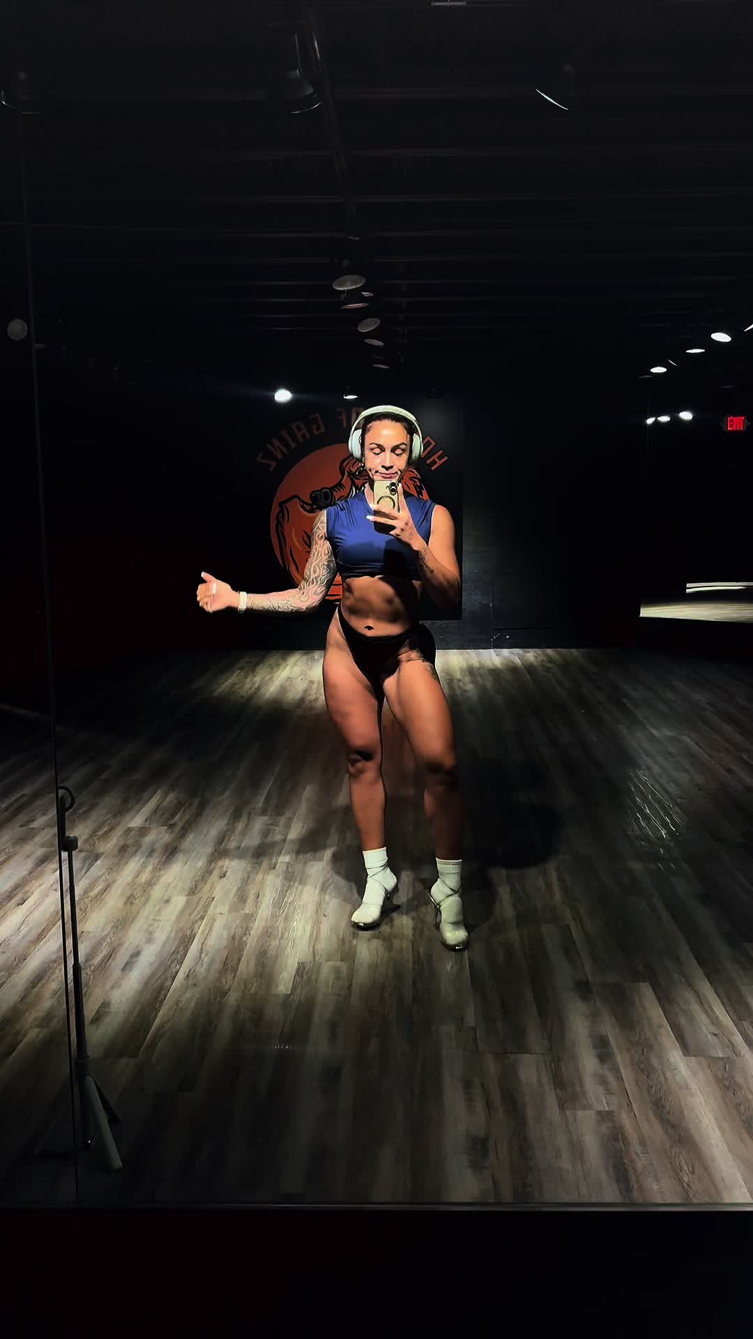 @ibuildbaddies