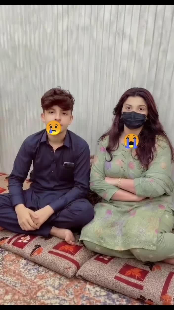 @AYESHA😜02