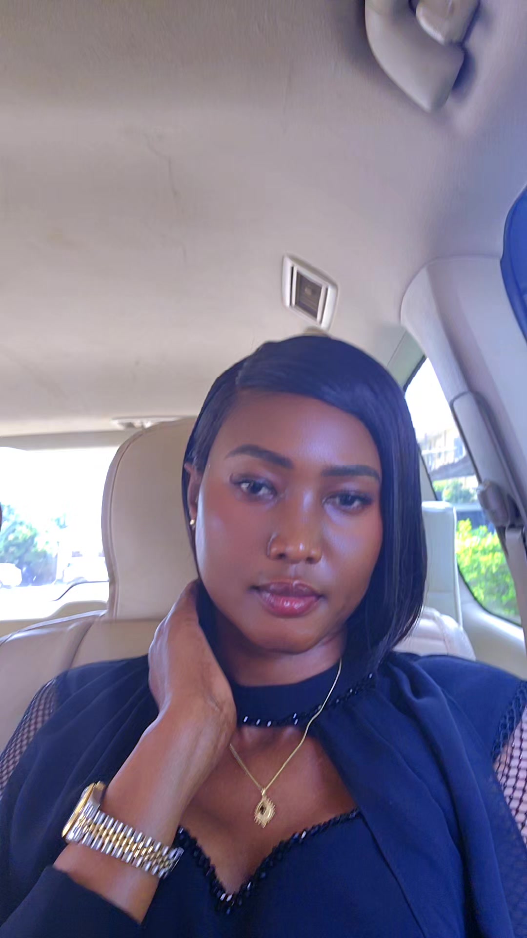 @QueenAheu