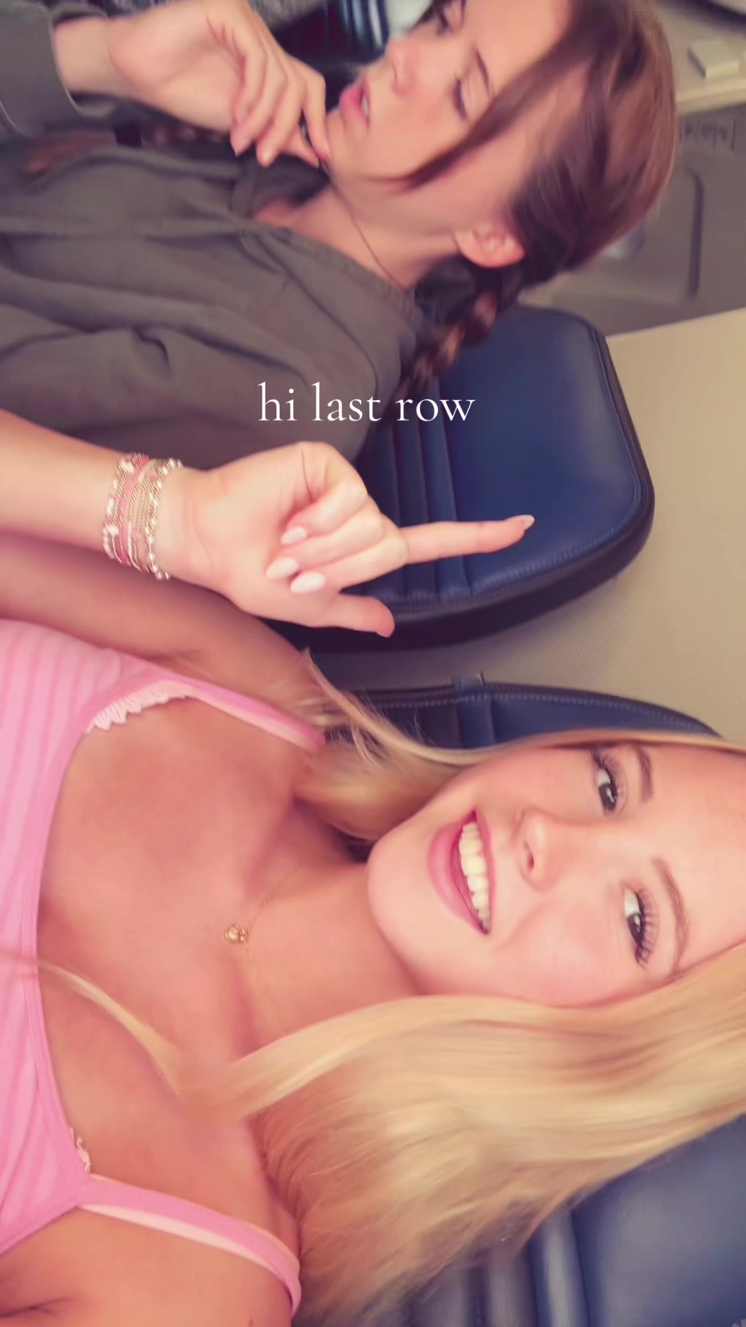 @🏄🏼&zwj;♀️🏄🏼&zwj;♀️