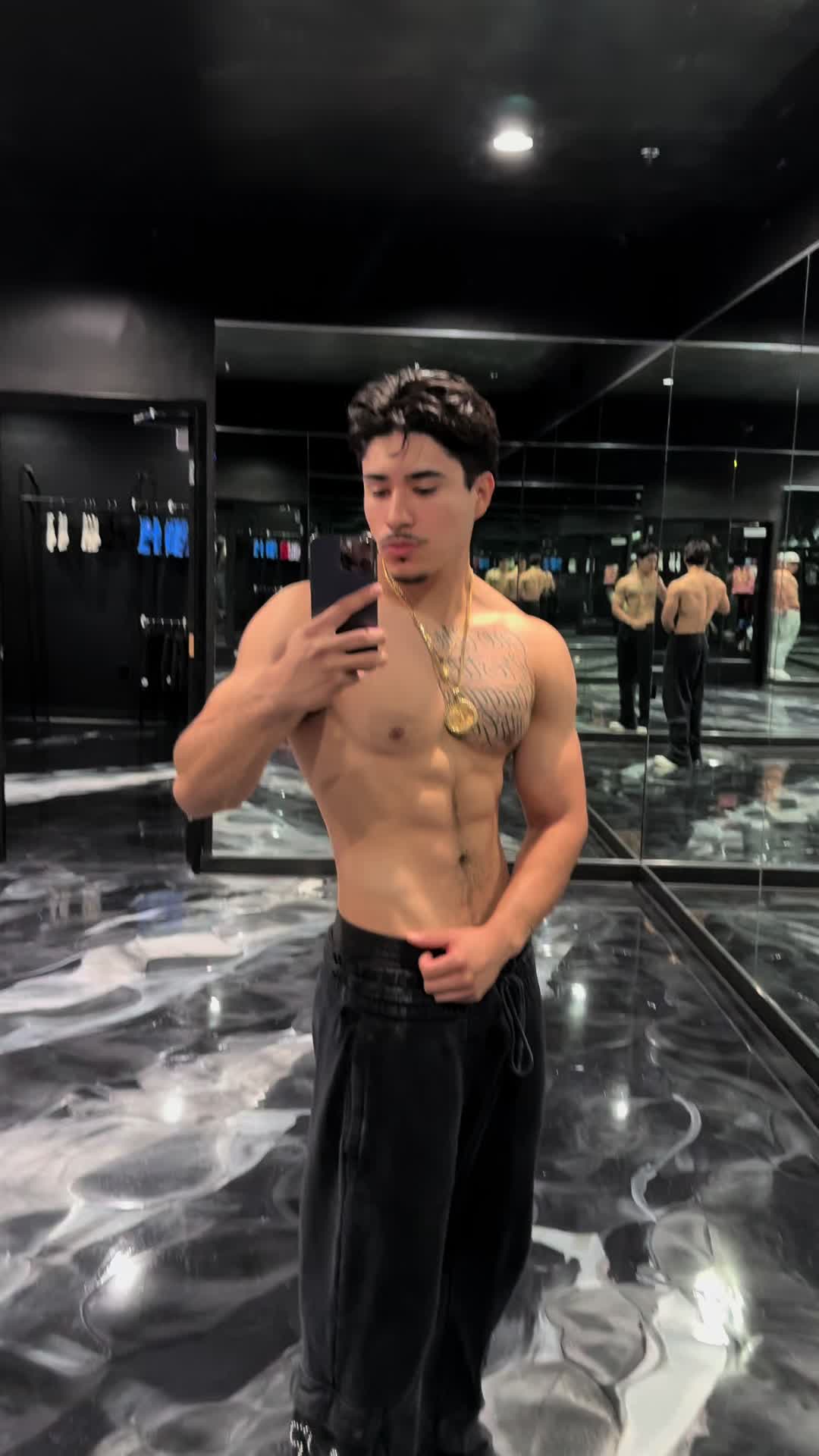 @Iz.dm_