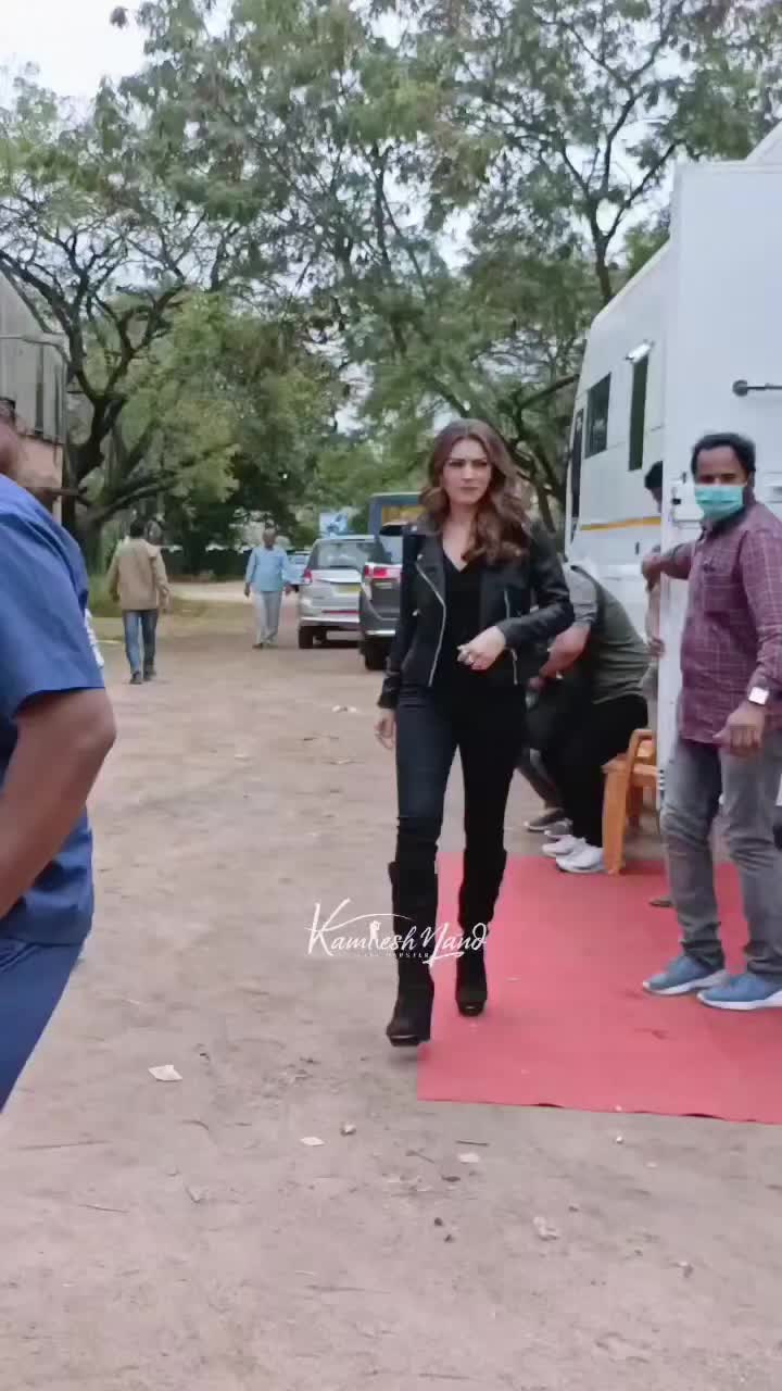 @Lovely Hansika