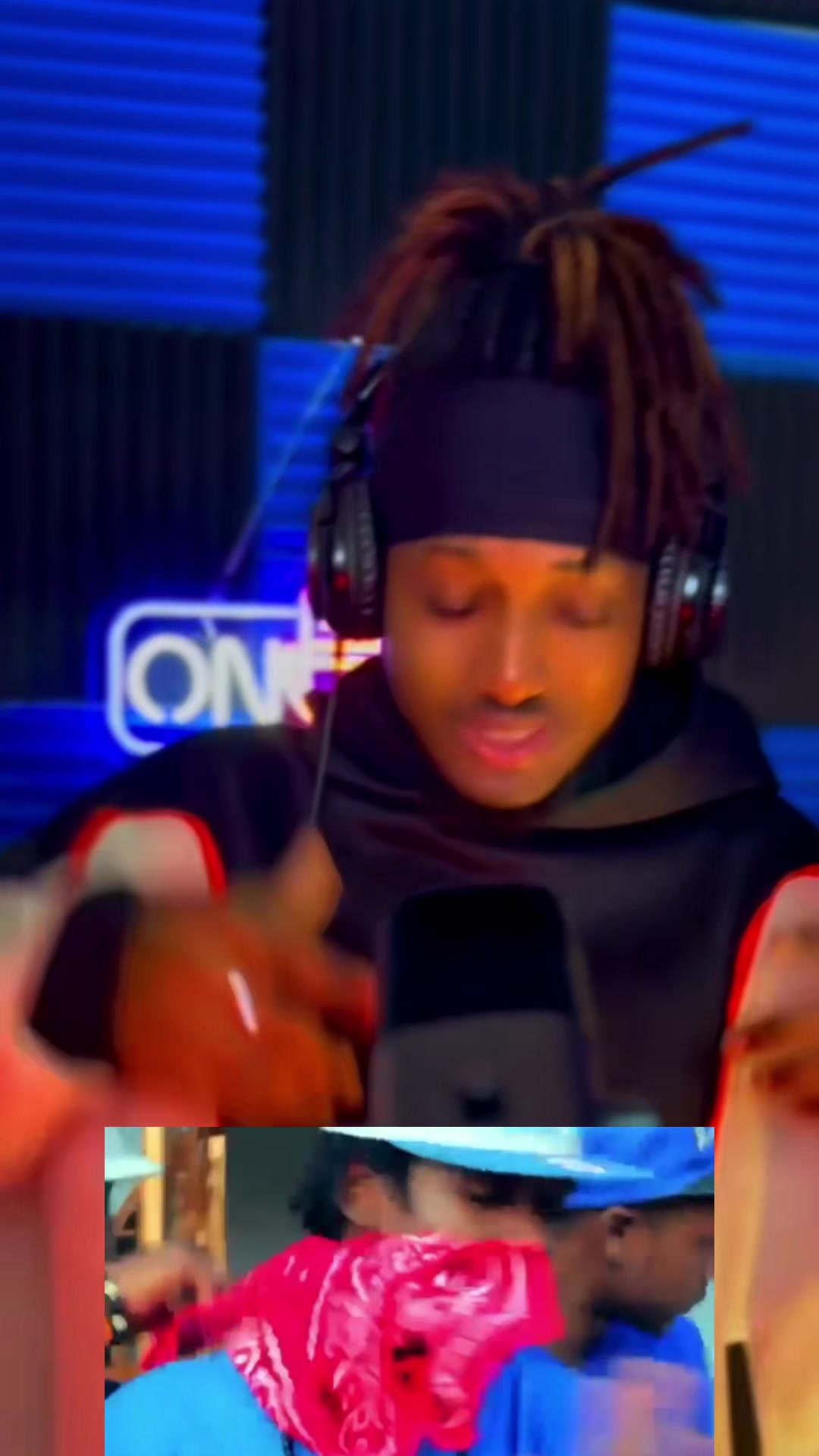 @ℙ𝕪𝕧𝕠 𝕆𝕟 𝕋𝕙𝕖 𝕄𝕚𝕔🎙️