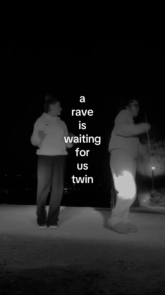 @Lara & Lea🖤