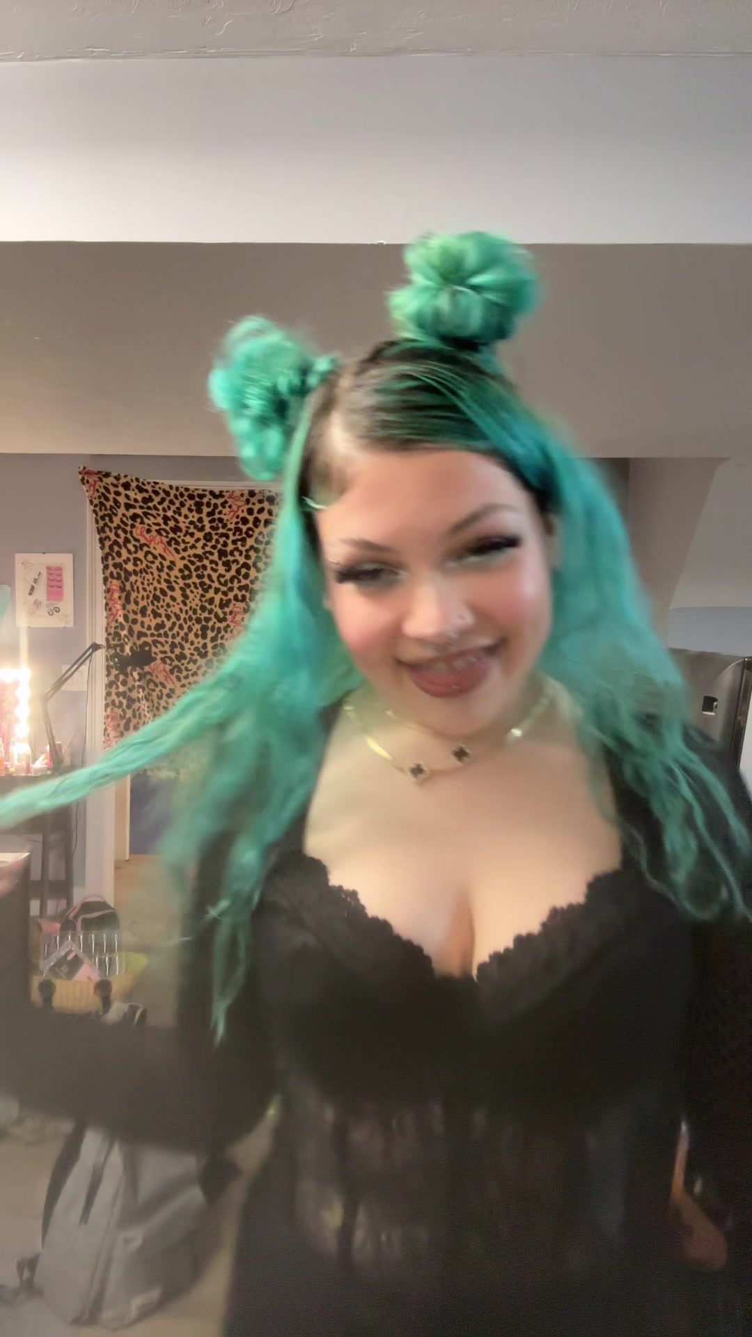 @mshellolitty