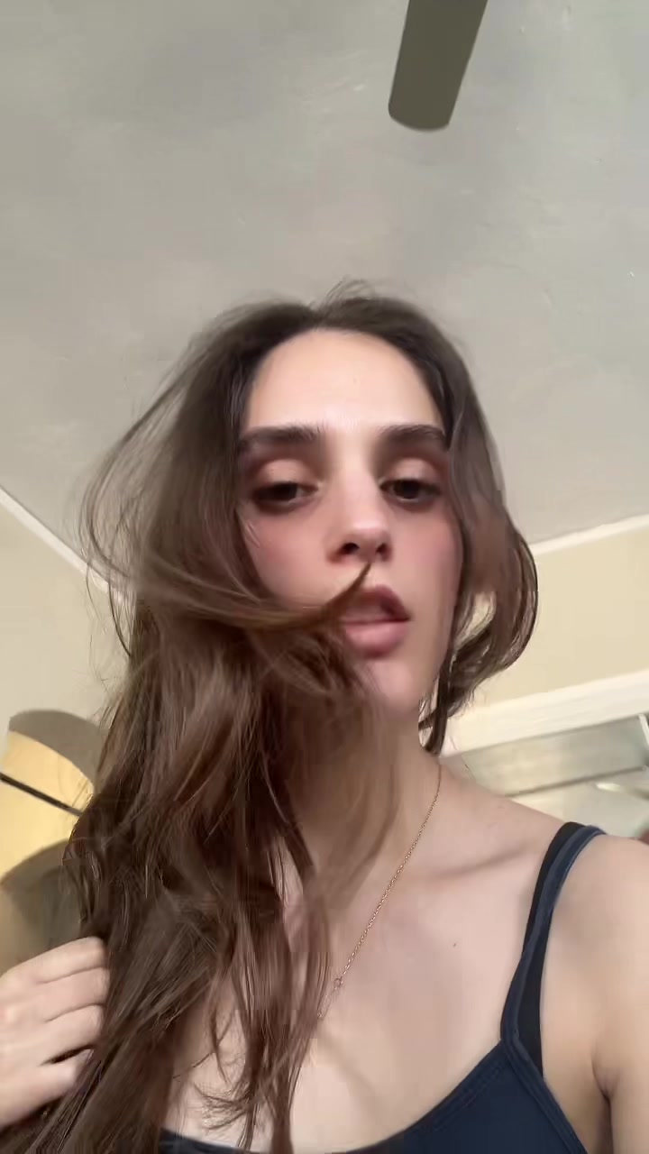 @karinelubany