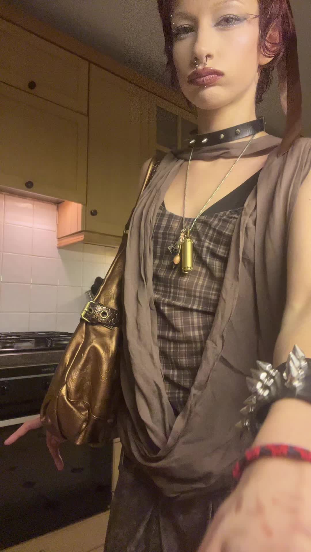 @🧟♀️
