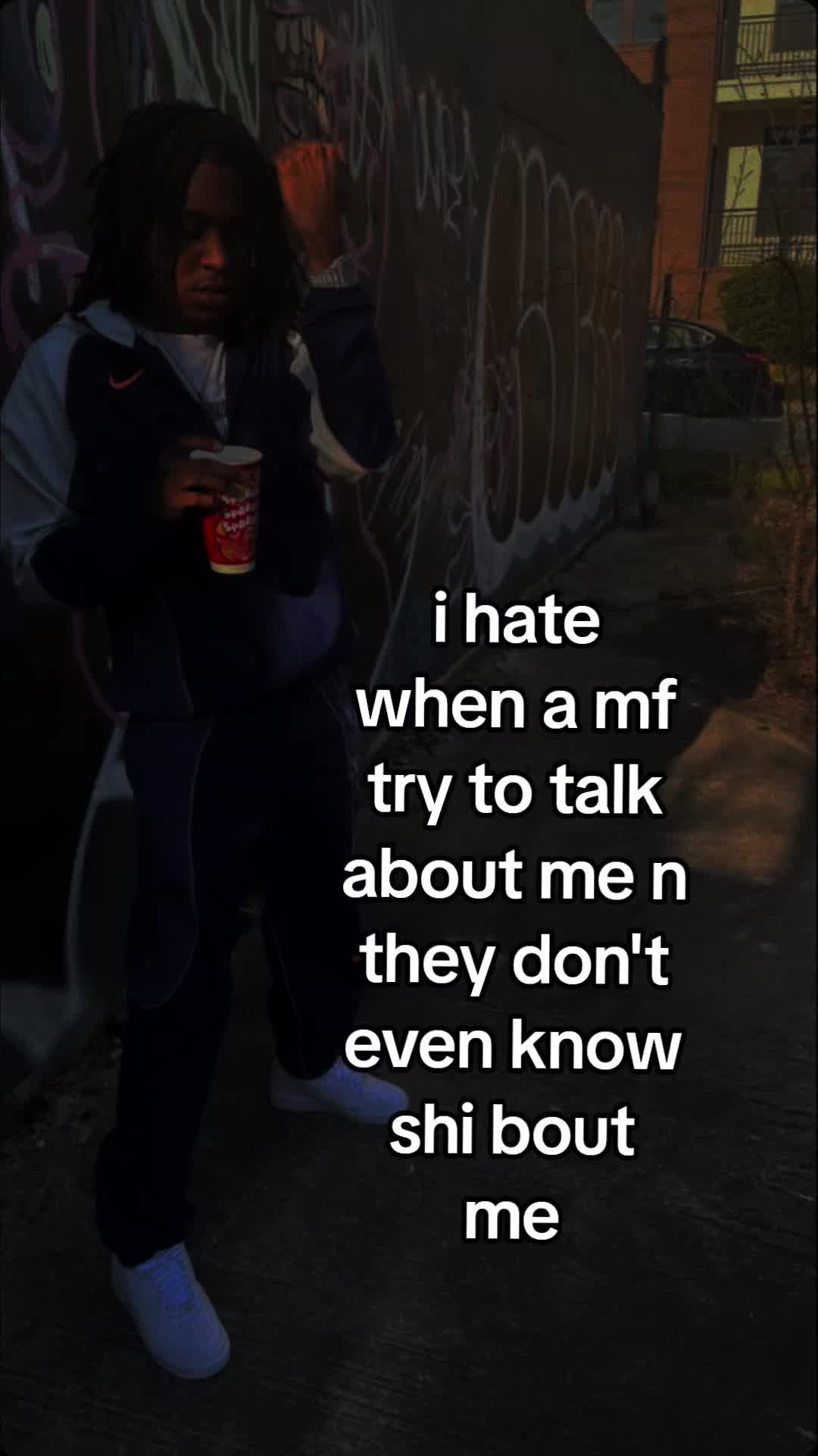 @￴