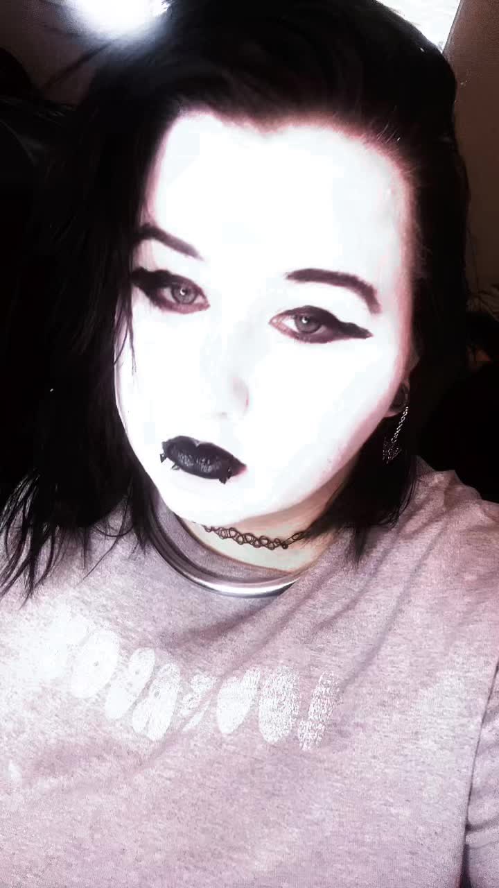 @sp00ky_treats