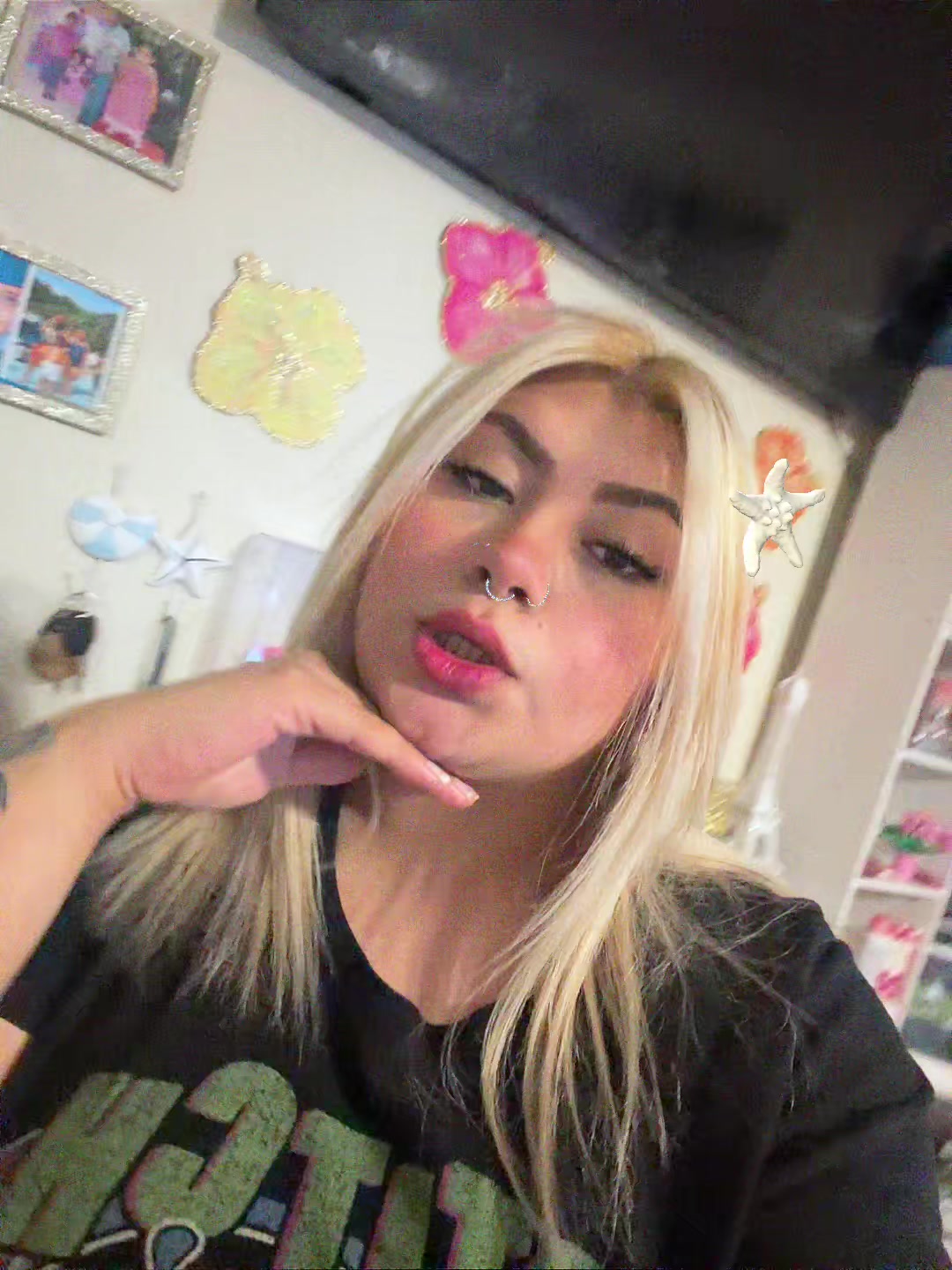 @Moniii_01