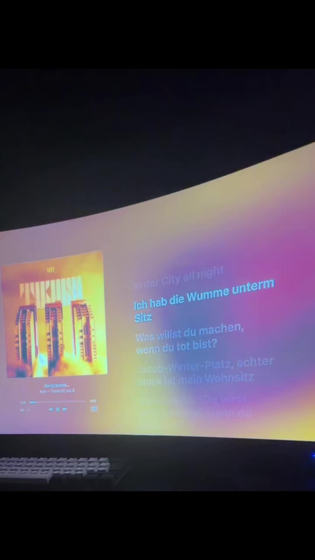 @𝔩𝔶𝔯𝔦𝔵𝔠𝔰__🎧