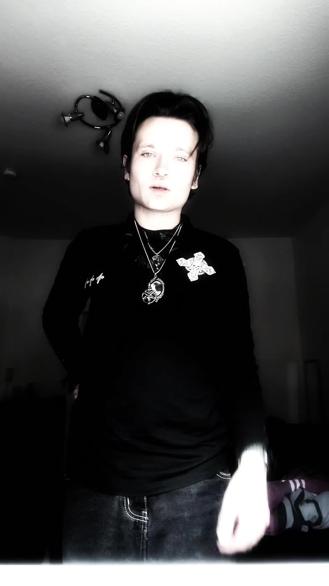 @Niklas 🖤🤘🏻