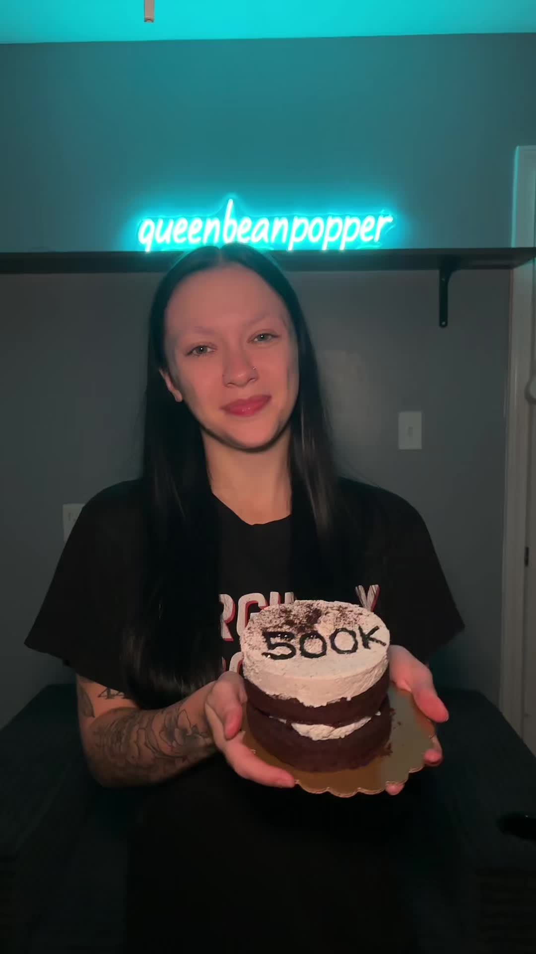 @queenbeanpopper