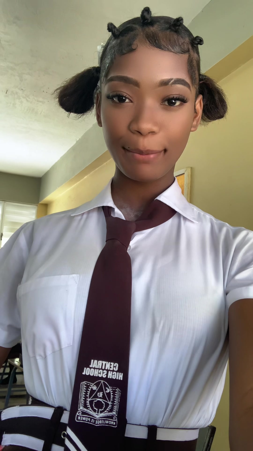 @T😻.