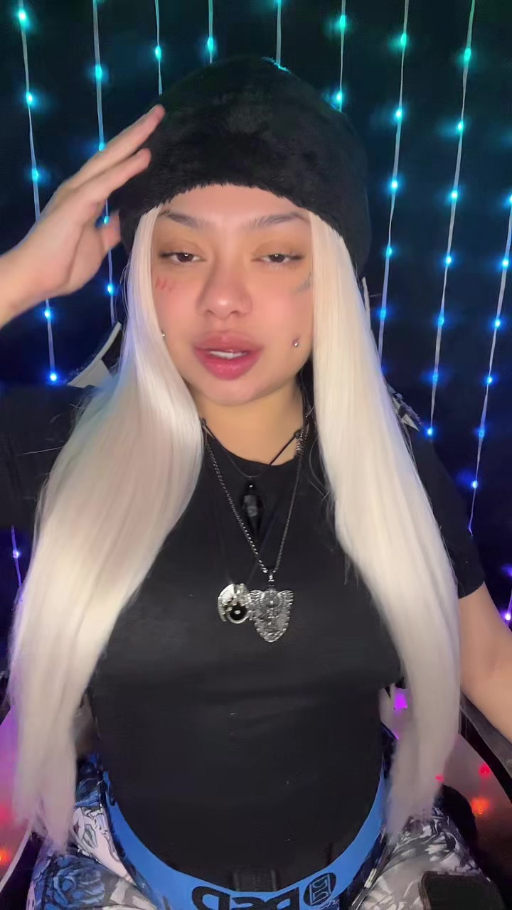 @🎰𝓂𝑒𝓁𝒶𝓃𝒾𝑒🖤✨