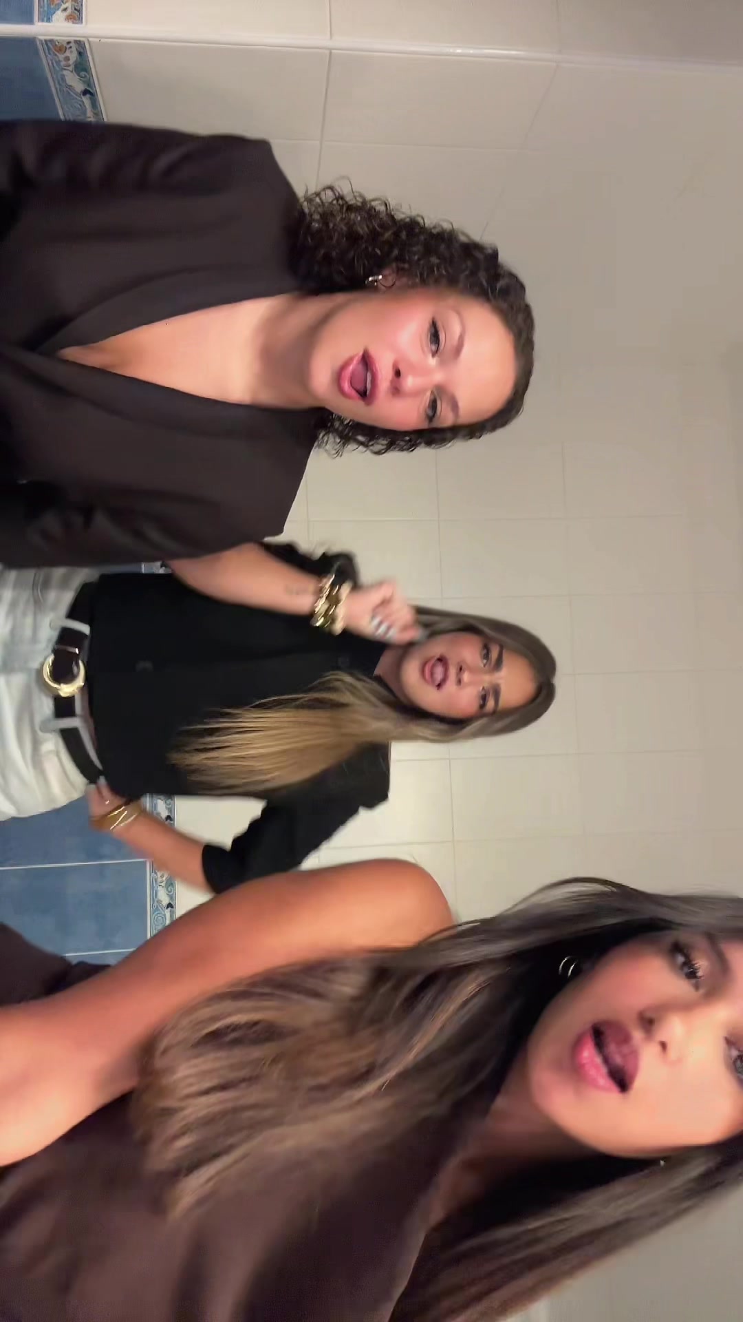 @INÈS