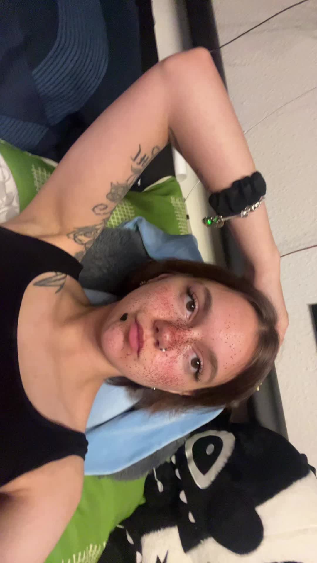 @Anschii_Queen