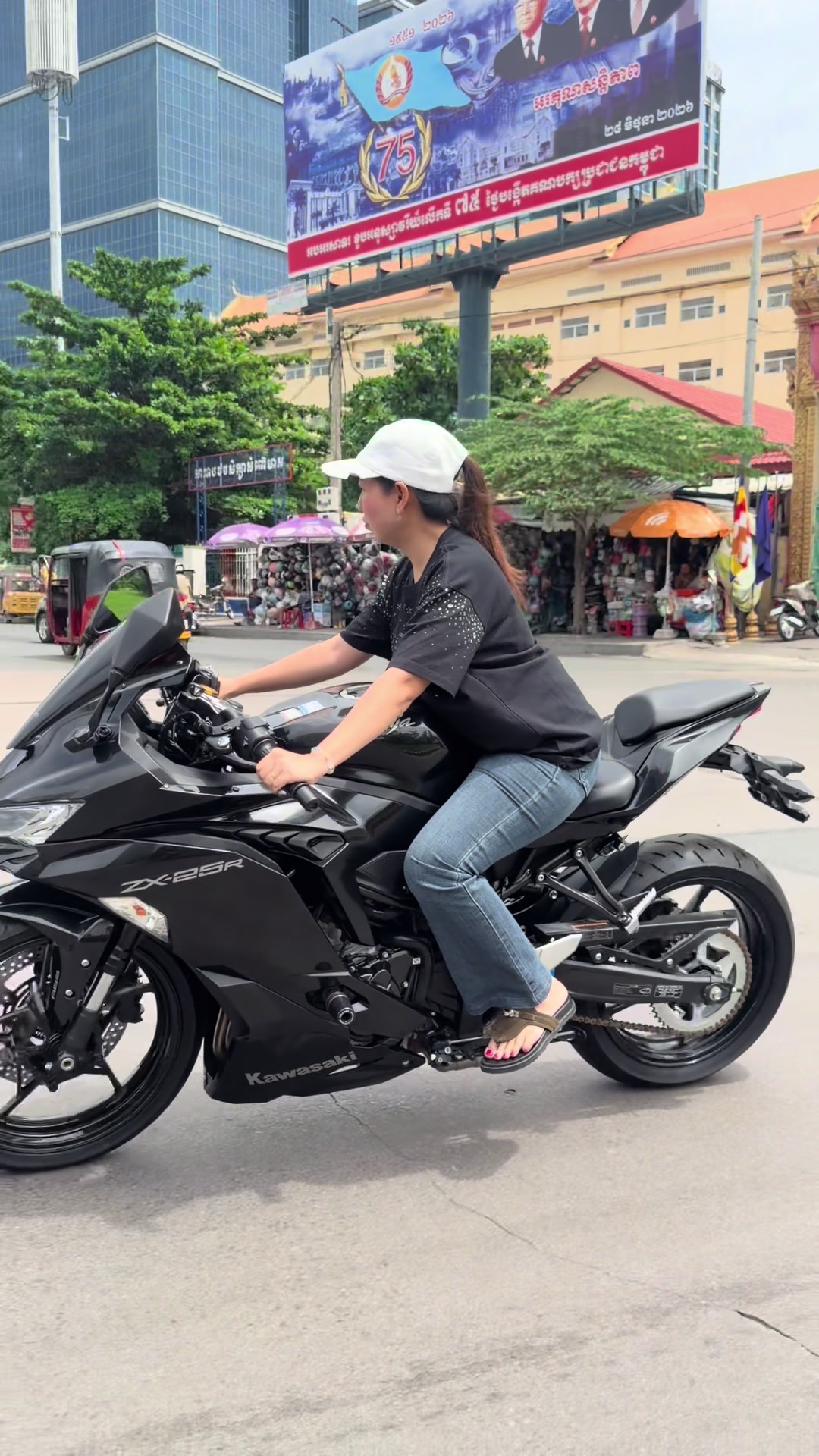 @គង់ រ៉ាវី លក់ម៉ូតូ