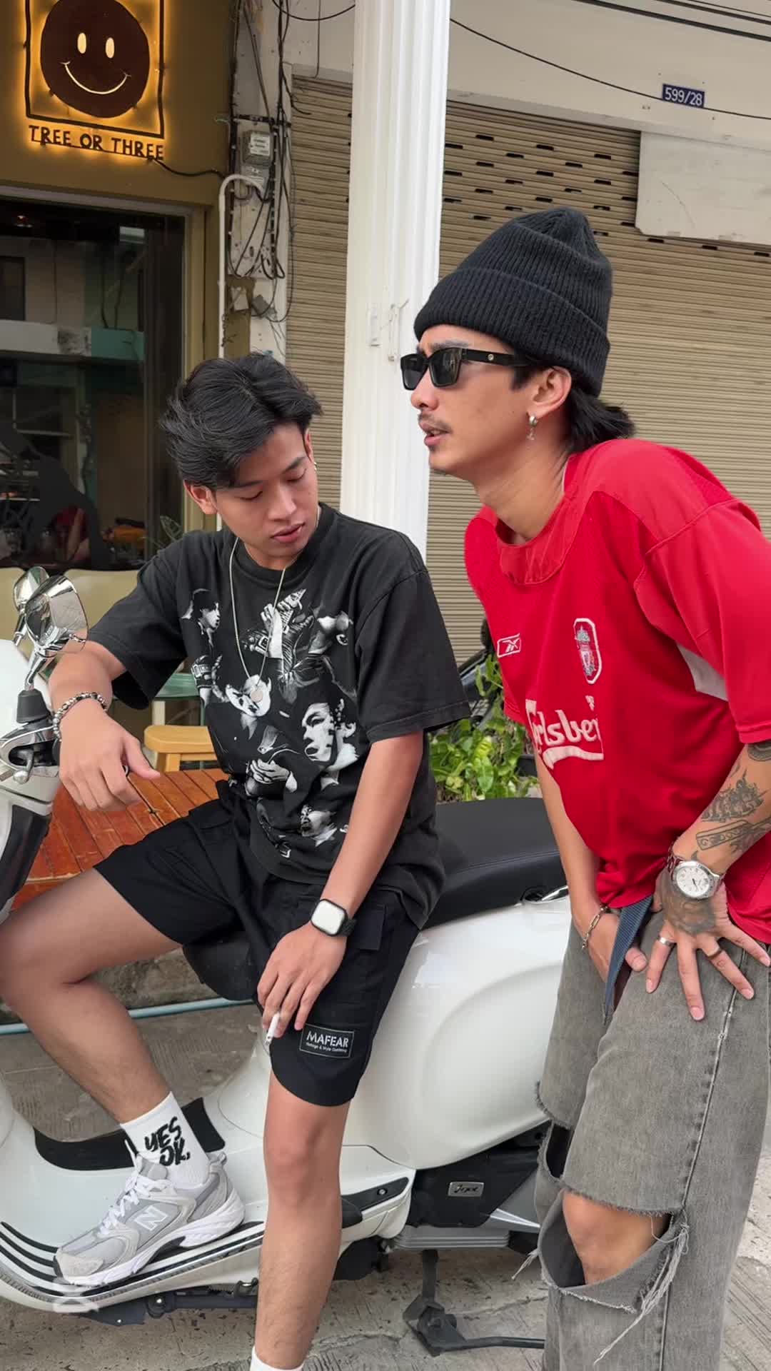 @โม
