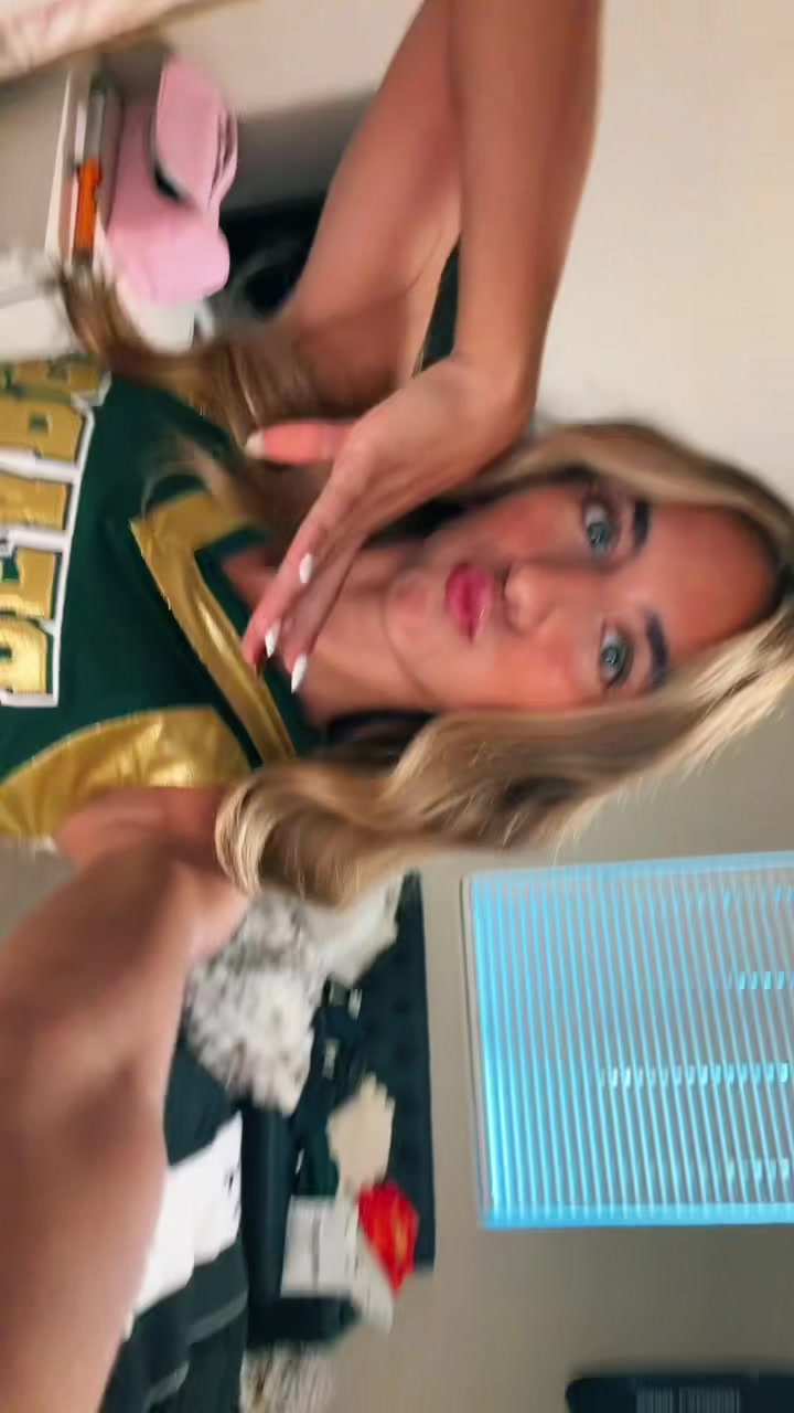@chlosilv