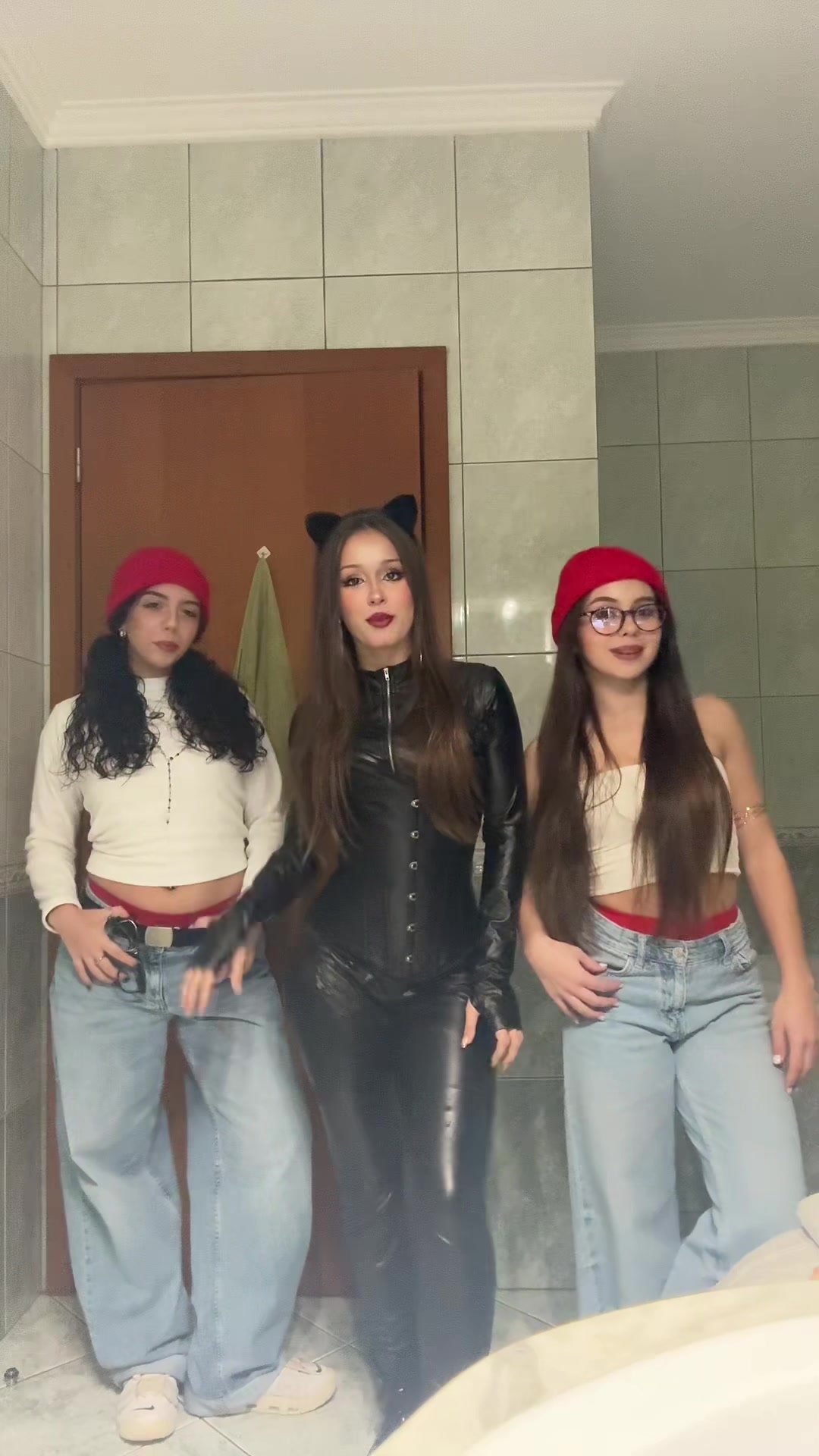 @<3