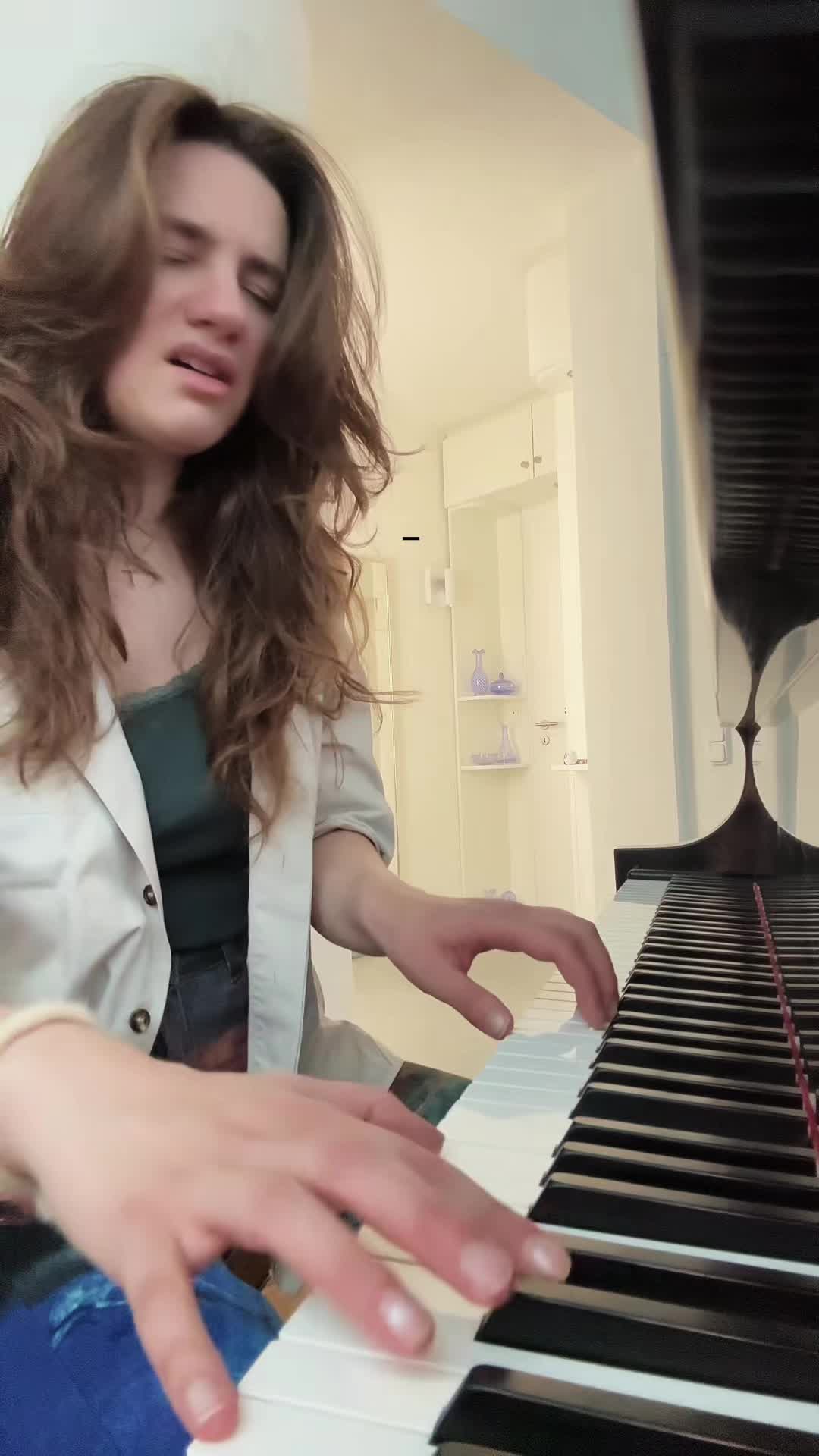 @felicitas