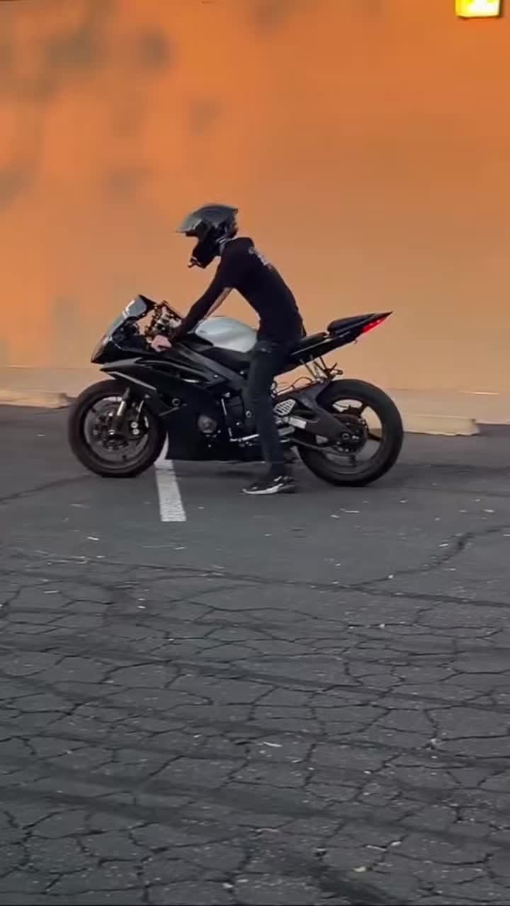 @Ayeyoa_600