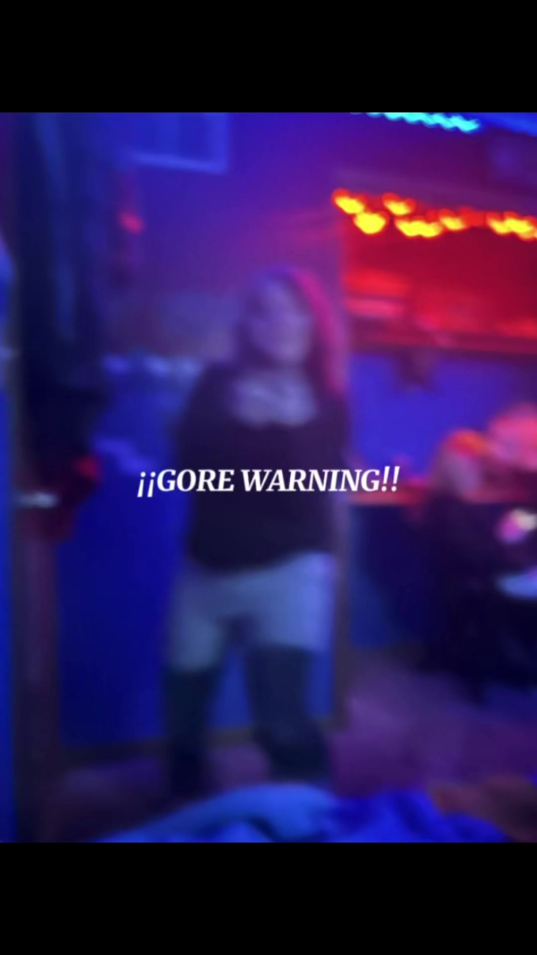 @(>.<)