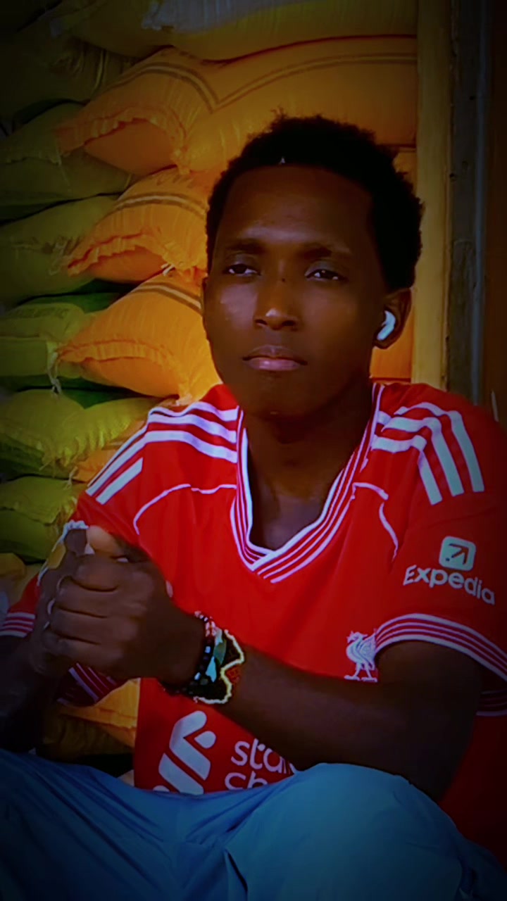 @UMAR🇺🇬