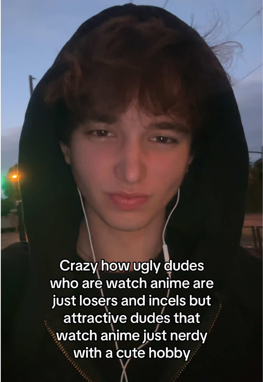 @•