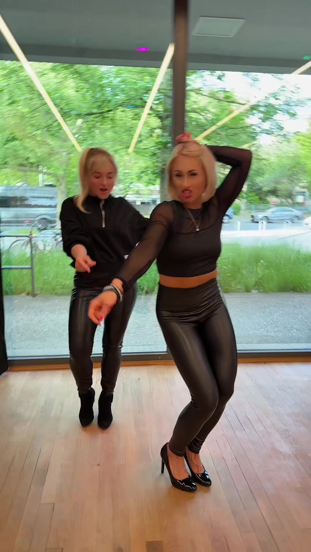 @Mari Корыстная Особа😜