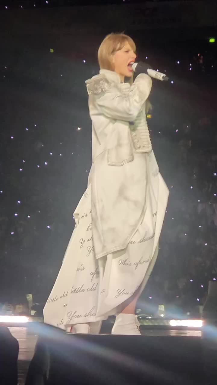 @𓂃꙳⋆videos from the eras tour