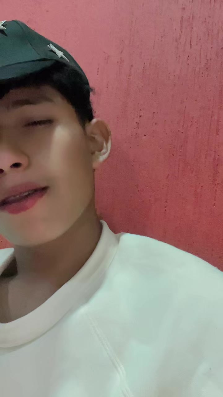 @ . >niñotrueno🦥🌫️🦦