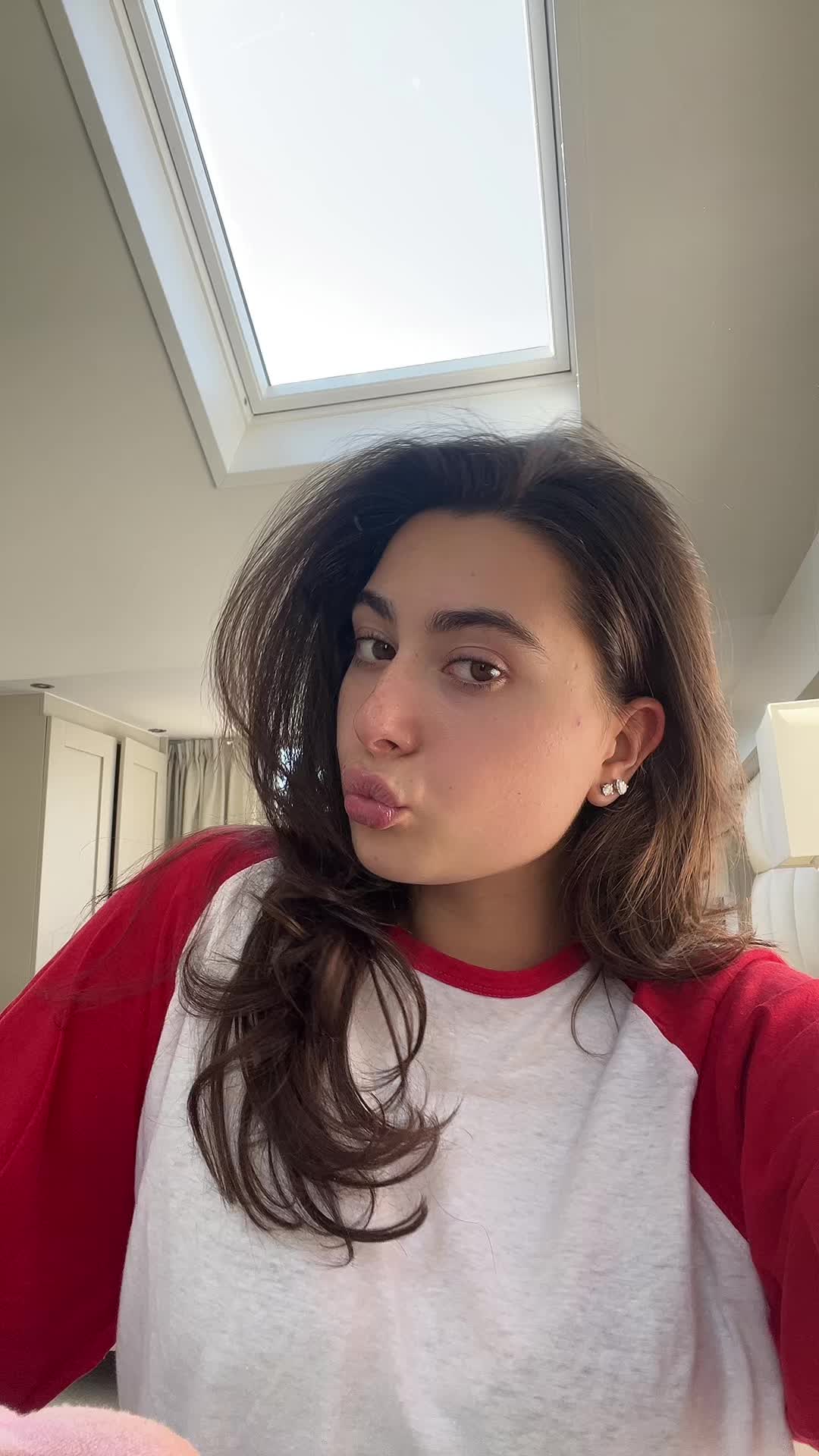 @Isabella k