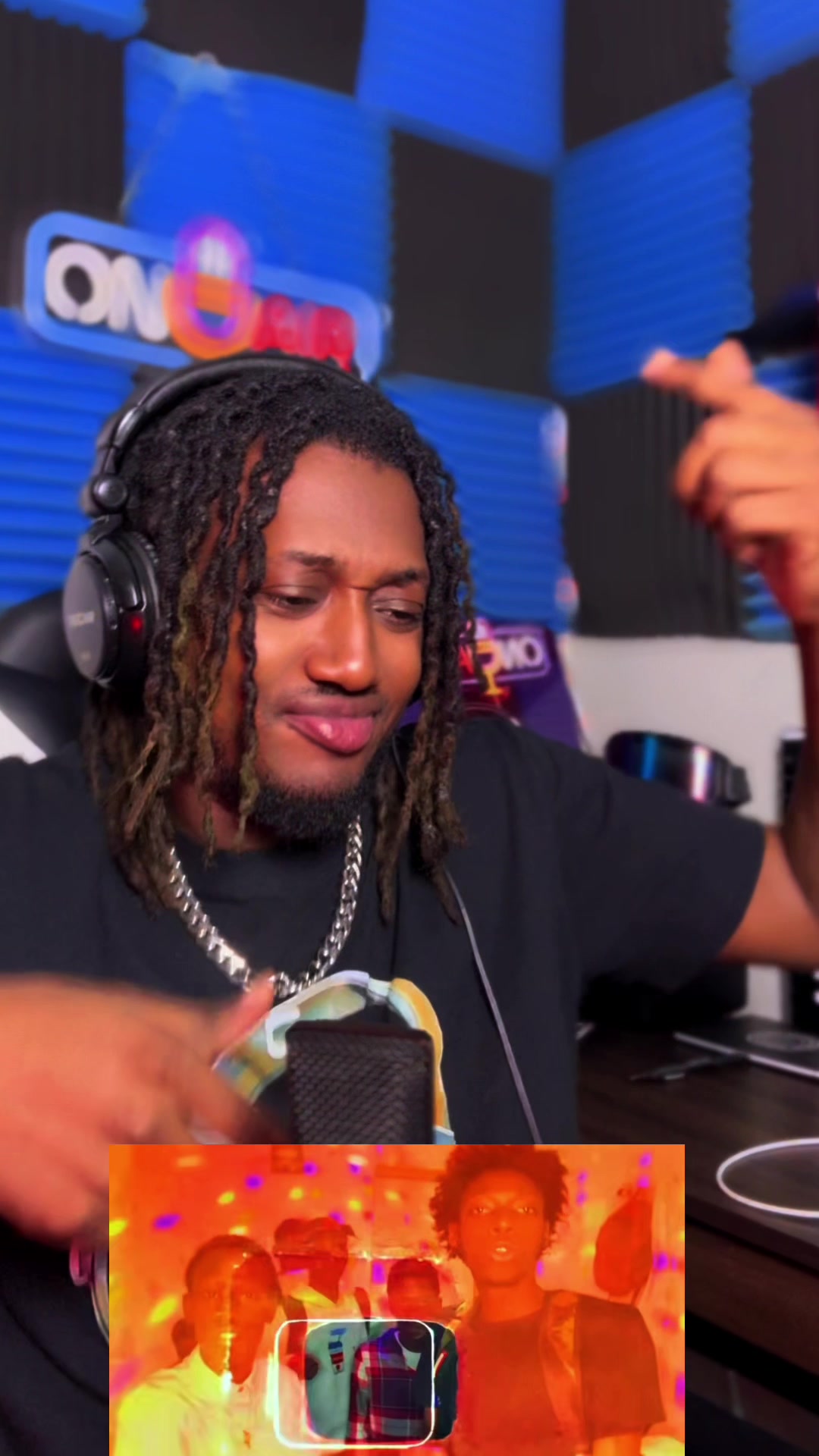 @ℙ𝕪𝕧𝕠 𝕆𝕟 𝕋𝕙𝕖 𝕄𝕚𝕔🎙️