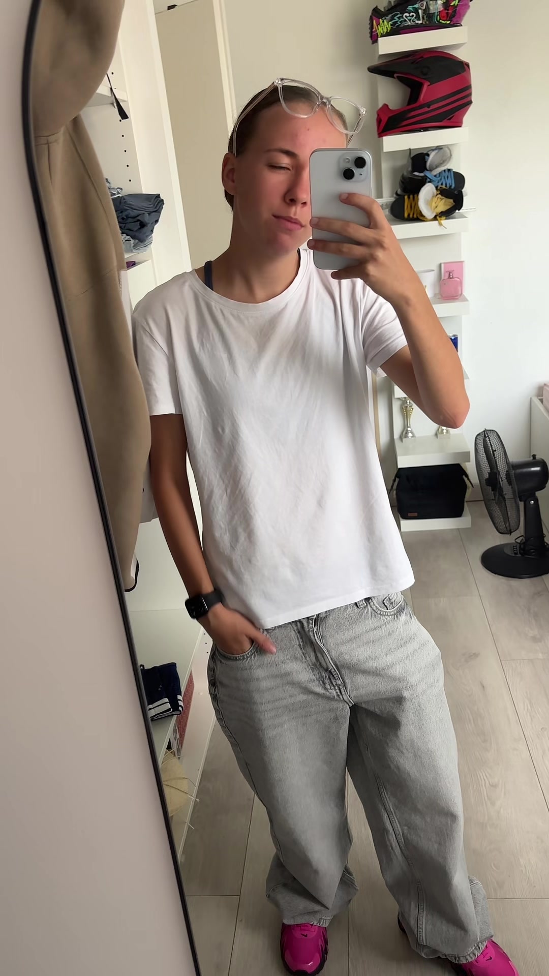 @𝐜𝐥𝟒𝐫𝐚.😶&zwj;🌫️