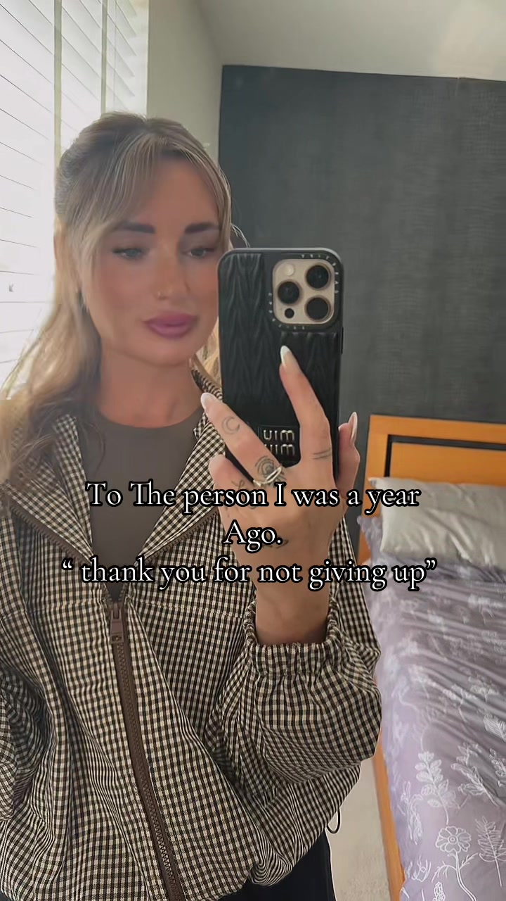 @𝖧𝗈𝗅𝗅𝗂𝖾𝗅𝗈𝗎𝗂𝗌𝖾💕