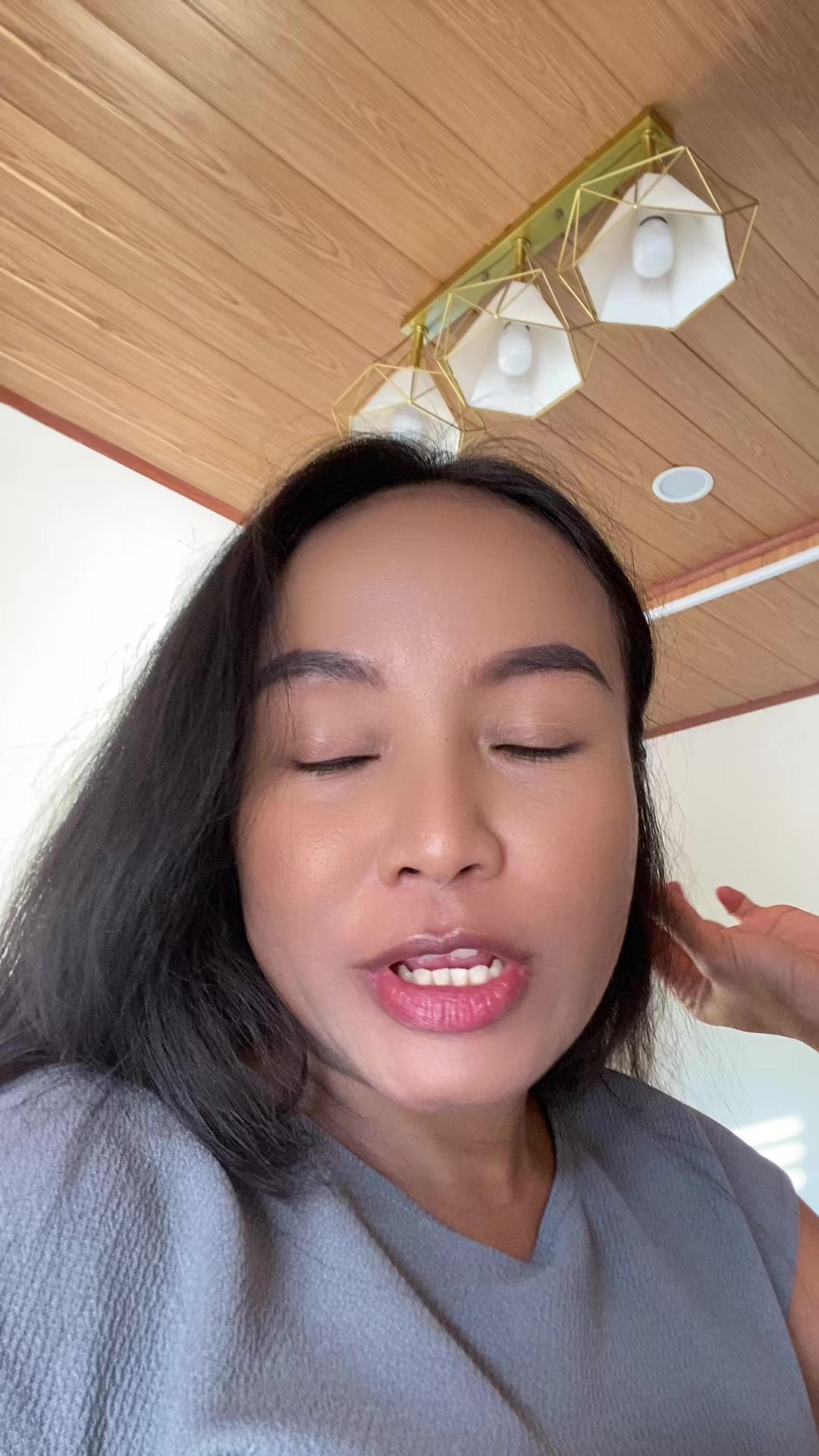@ViviLau