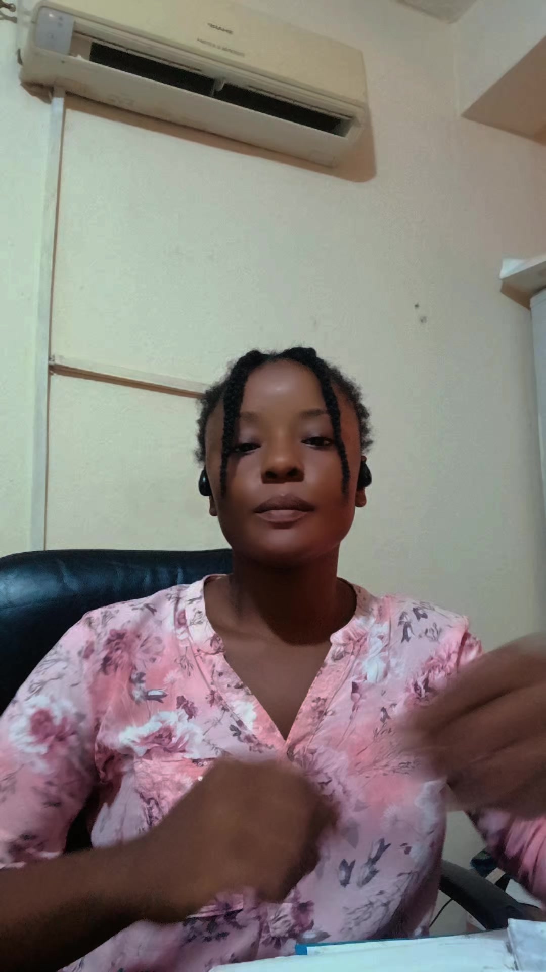 @Queen B_001