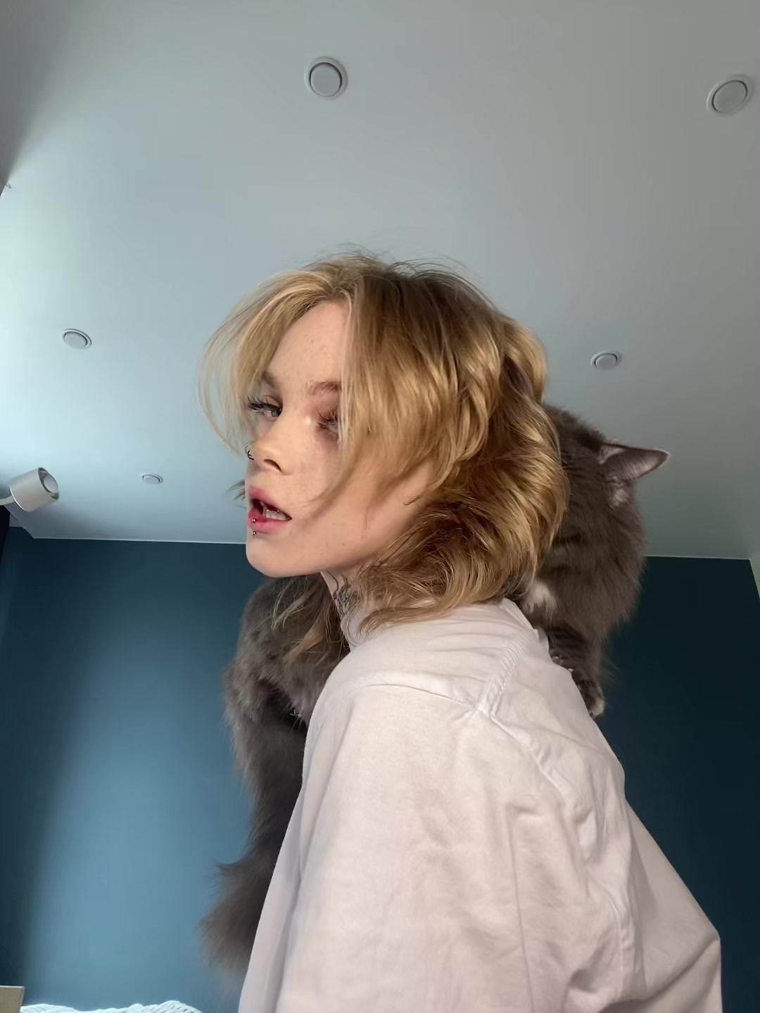 @манюнь