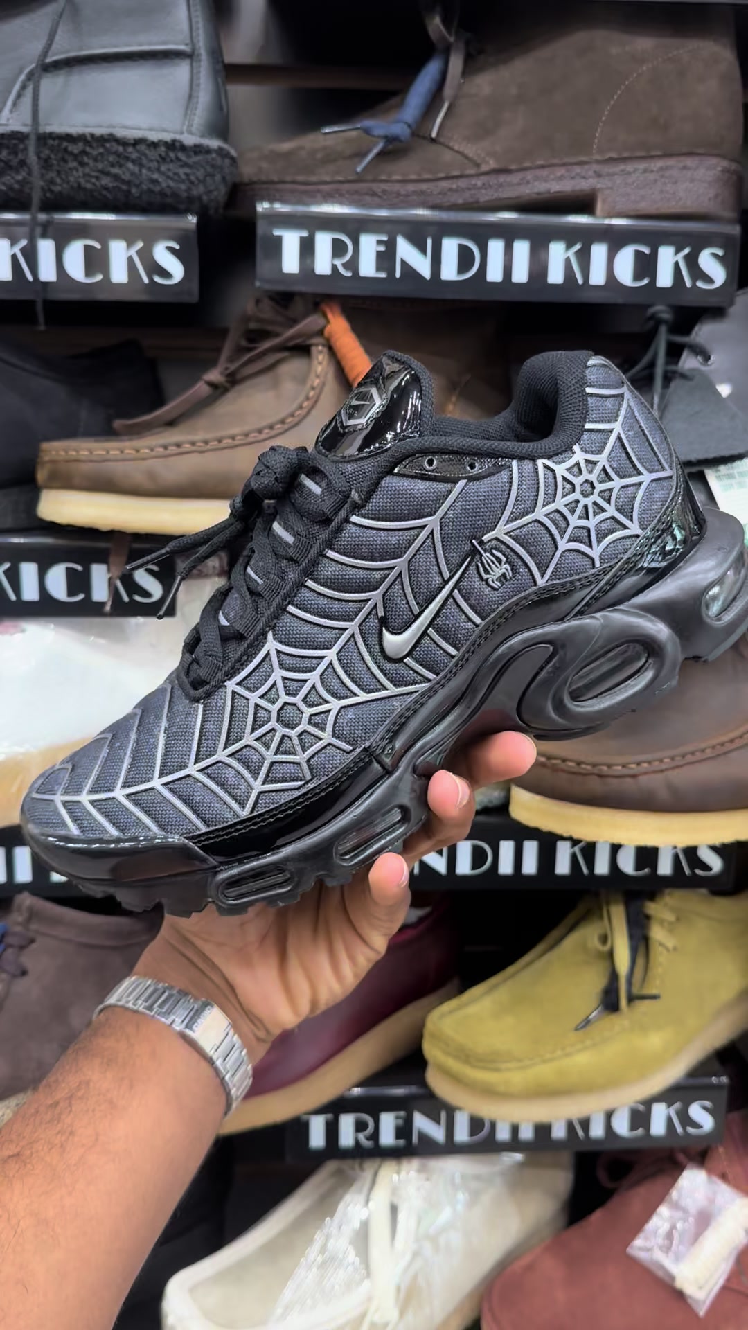 @TRENDII KICKS