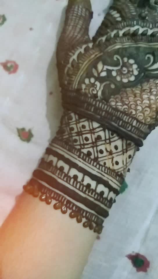 @Lakshu... 123