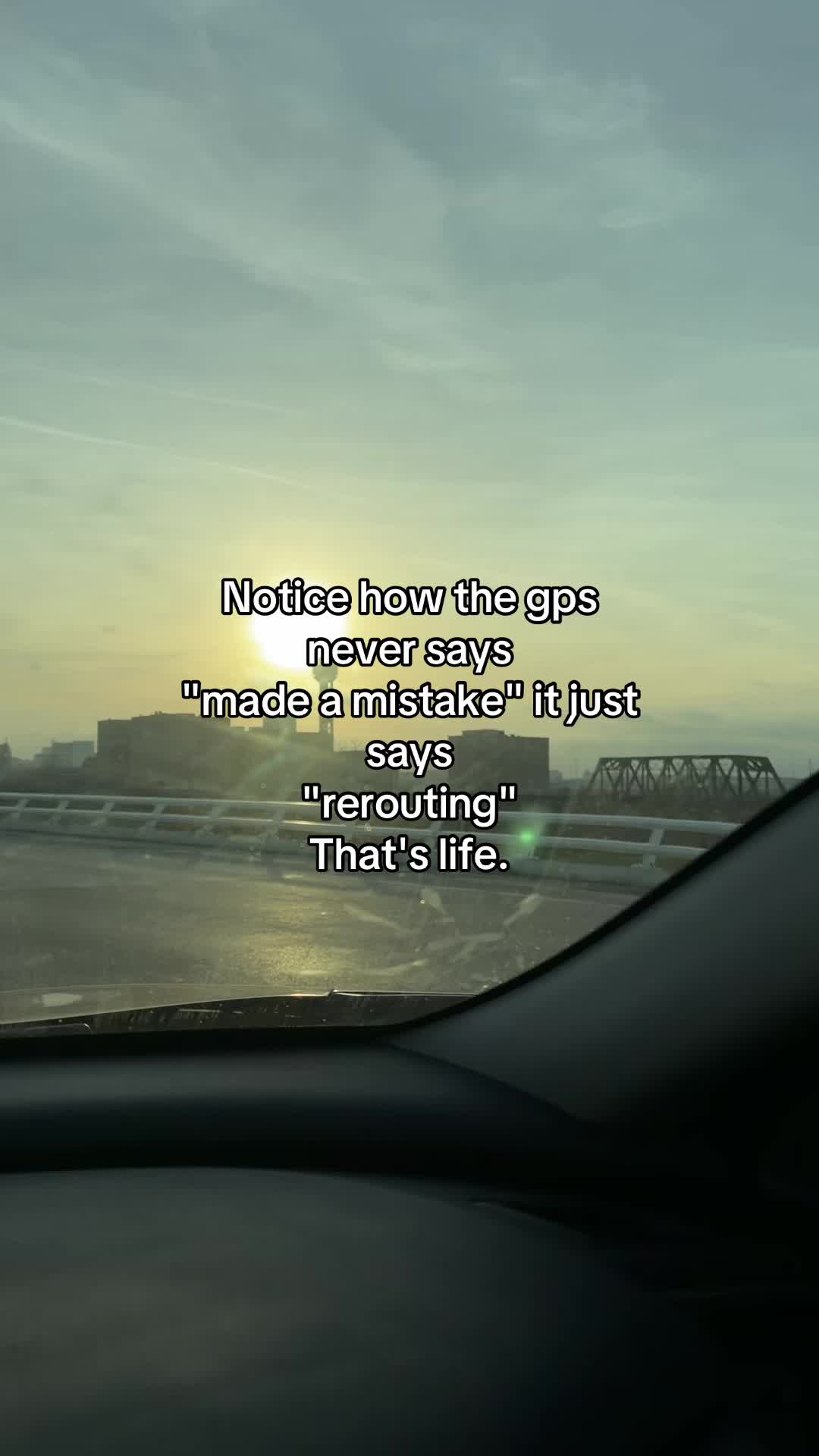 @•<_•