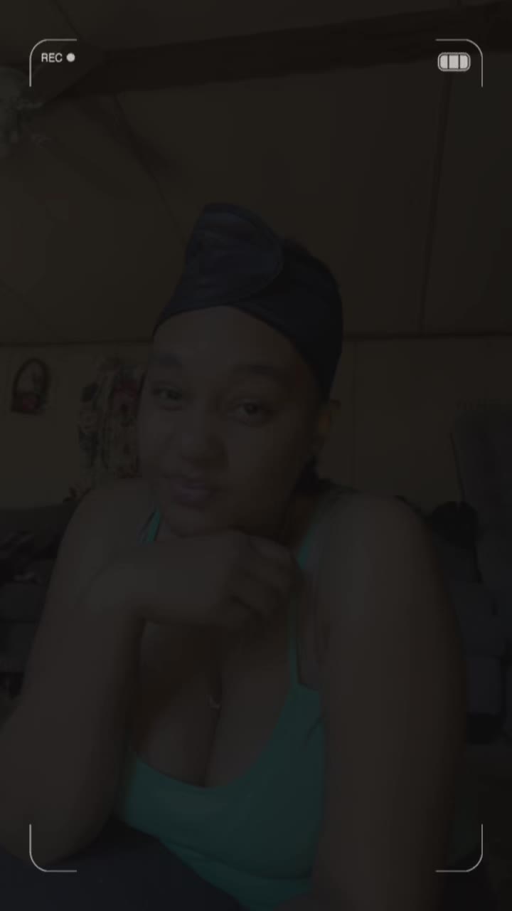 @Ayo_Mia