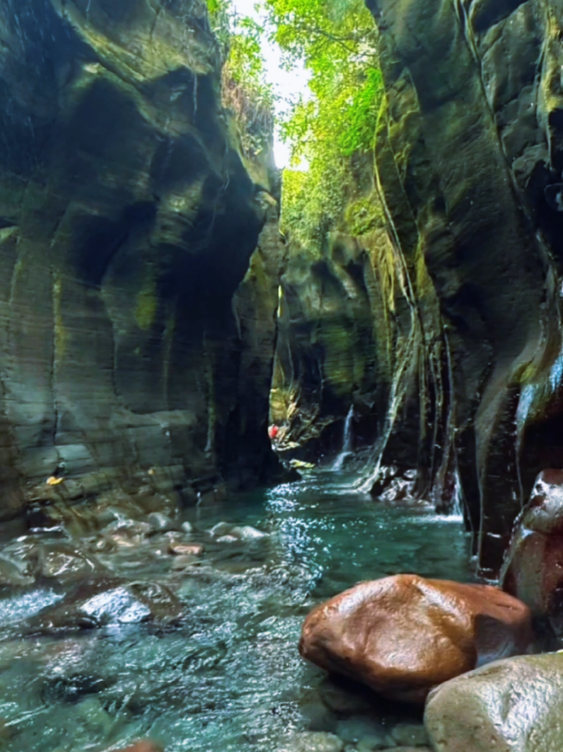 @nomadic.travelers