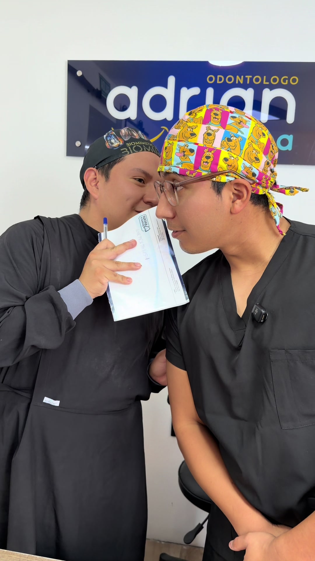 @Odont&oacute;logo Adri&aacute;n Chamba